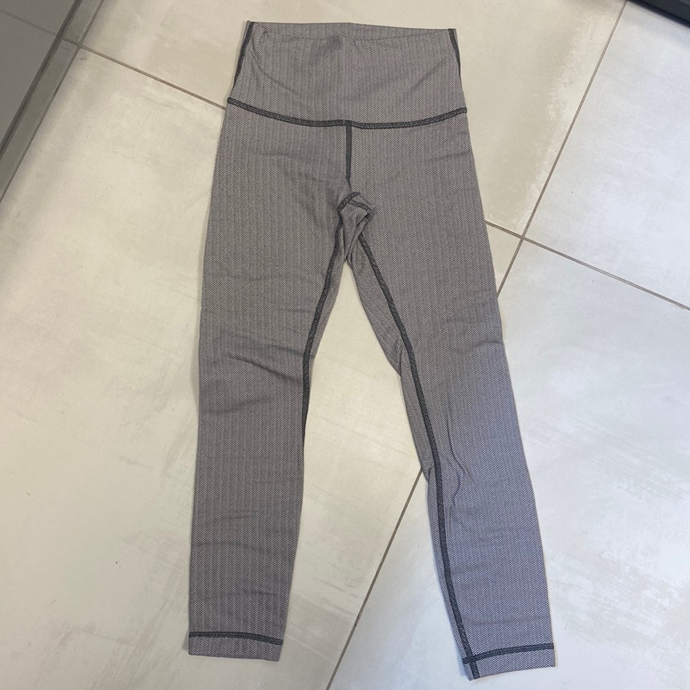 Lululemon thick, winter thermal leggings herringbone pattern size 2